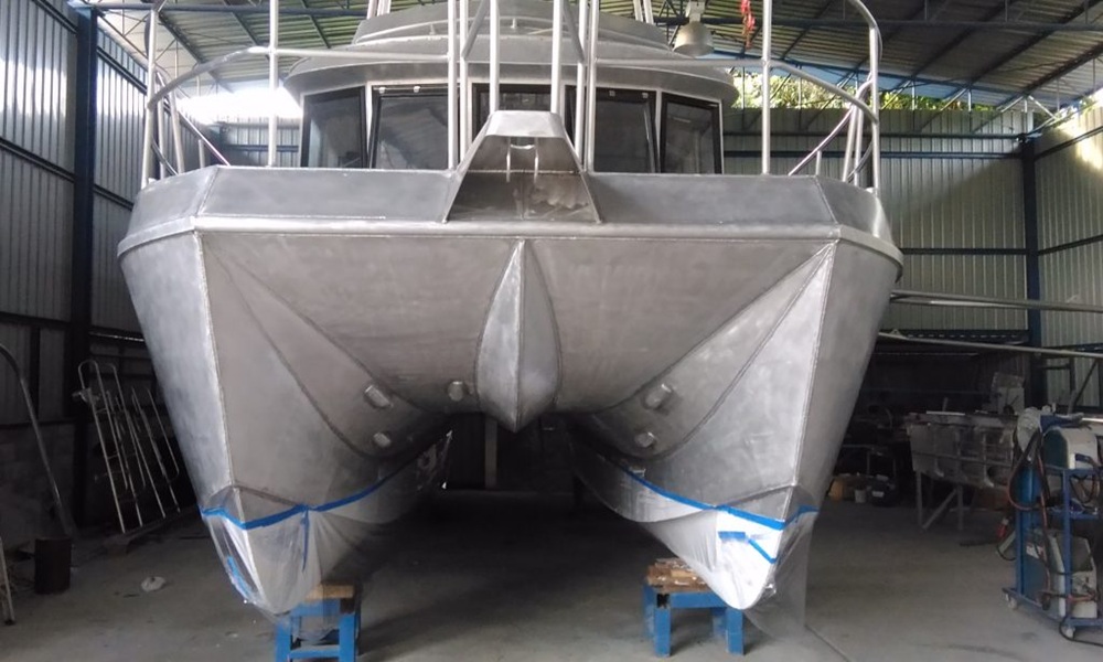 ساختار بدنه و طراحی داخلی شناور آلومینیومی کاتاماران